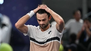 Vacherot destrona a un Djokovic muy mermado físicamente