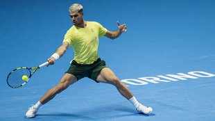 2025年ATP总决赛卡洛斯·阿尔卡拉斯对阵泰勒·弗里茨的时间和观看方式。照片：盖蒂