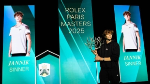 Sinner remporte un tournoi avec un nouveau look.