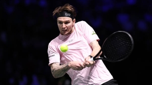 Bublik expresses his discontent with the balls at the Australian Open: this is how fast they wear out. Photo: Getty Images