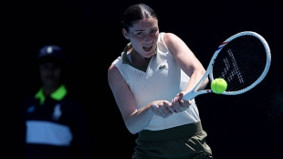 Jacquemot 'echa' a su entrenador en pleno partido... ¡por haber entrenado a su rival!