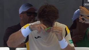 卡米洛·乌戈·卡拉贝利在奥克兰剪发。照片：X.com