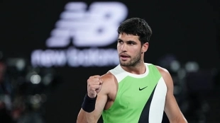 Alcaraz tira de excelencia para pisar territorio desconocido en Australia