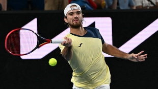 Machac no cede terreno contra un mermado Dimitrov. Foto: Getty