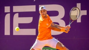 弗兰·塞伦多洛在布宜诺斯艾利斯挺进第三次决赛