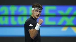 El mejor Mensik desde hace un año se impone a un Sinner que sigue sin encontrarse