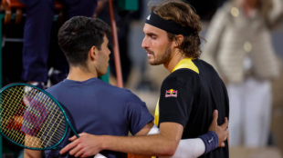 Tsitsipas si arrende pubblicamente ad Alcaraz: "Questo è il tuo mondo, noi viviamo dentro di esso".