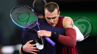 杰克·德雷珀一年后打破前十名障碍。