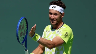 华观众观赏卡斯珀·鲁德在迈阿密的首秀。来源: Getty