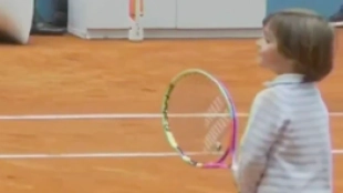 Así le pega a la bola el hijo mayor de Rafa Nadal