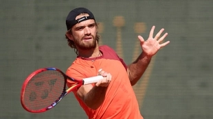 Machac remonta ante Báez en Barcelona y espera a Alcaraz