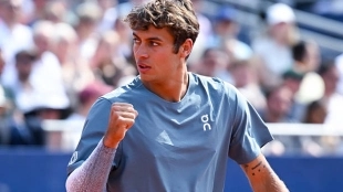 Cobolli causes a sensation in Munich by knocking out Zverev
