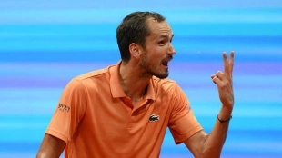 Medvedev sufre pero arranca con victoria ante Marozsan en Madrid 