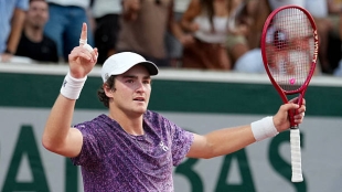 Fonseca compares Sinner and Djokovic before facing the Serbian at Roland Garros