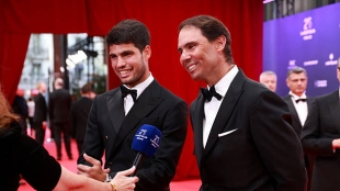 Rafael Nadal called Carlos Alcaraz personally after his wrist injury: "He has made the right decisions." Photo: Gettyimages

---

Rafael Nadal a appelé personnellement Carlos Alcaraz après sa blessure au poignet : "Il a pris les bonnes décisions". Photo : Gettyimages