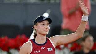 Rybakina arrasa a Sakkari en su debut en el WTA Roma