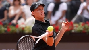 Sinner eclipsa a Rublev para hacer historia en Roma