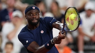 Tiafoe remonta dos sets a Faria y accede a octavos de Roland Garros