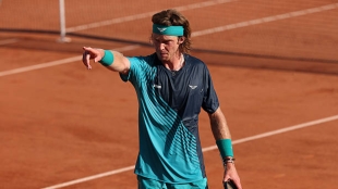 Andrey Rublev bat Buse. Photo : gettyimages