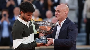 Agassi pide a Alcaraz que dé un parte médico: "Sería realmente útil que explicara la naturaleza de su lesión"