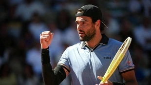 Berrettini impone su experiencia ante Cerúndolo y se mete en cuartos de Roland Garros