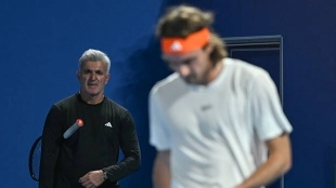 Tsitsipas se separa de su padre: "Esta vez es para siempre, busco algo completamente diferente"