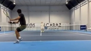 La ciencia da la razón a Alcaraz a la hora de entrenar con la mano izquierda: "Eso puede ayudar a la mano lesionada"