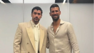 Djokovic sorprende en el concierto de Bad Bunny antes de Wimbledon: incluso se atrevió con el micrófono