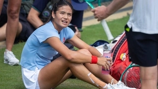 OFICIAL: Raducanu, finalmente, se baja de Wimbledon por lesión