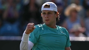 Bergs se alza con el título en Eastbourne