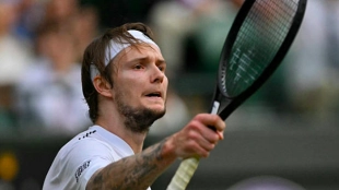El show de Bublik: 48 'aces' para meterse en octavos de final de Wimbledon