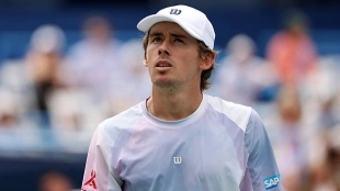 De Miñaur frena la racha de Tsitsipas y se mete en octavos en Washington