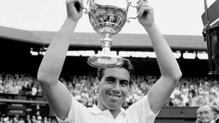 The day Spain conquered Wimbledon, this was the greatest feat of Manolo Santana. Source: Getty