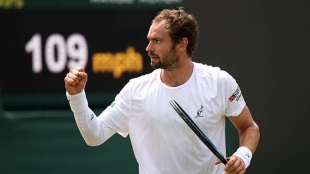 Safiullin stays in top form and eliminates Fonseca from Wimbledon. Source: Getty Images.
