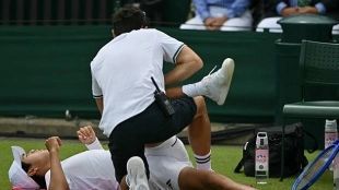 Tien acaba comiendo hamburguesas en el hospital tras su derrota en Wimbledon