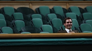 La historia detrás de la imagen viral de Federer solo en el Royal Box de Wimbledon