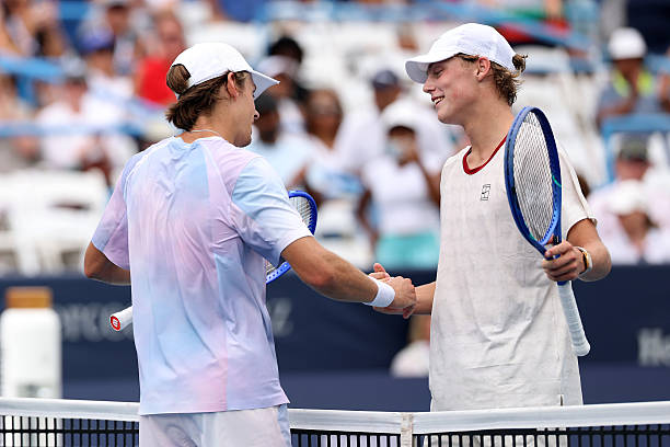 De Miñaur inclina a Cruz Hewitt, pero le augura un gran futuro: "Tendremos muchas batallas en los próximos años"