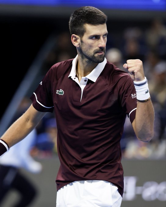 Djokovic se corona campeón en Pekín tras la retirada de De Minaur