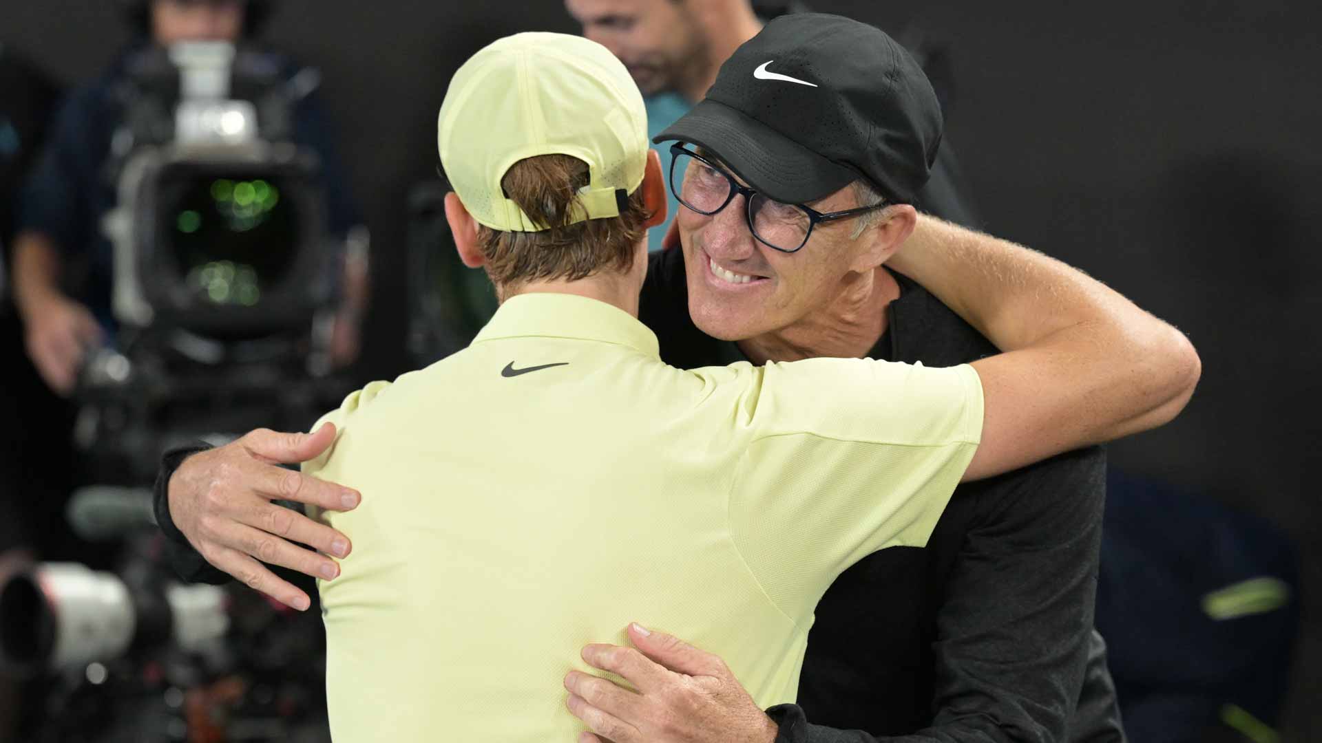 Jannik Sinner cambia de equipo médico y se reúne con Darren Cahill