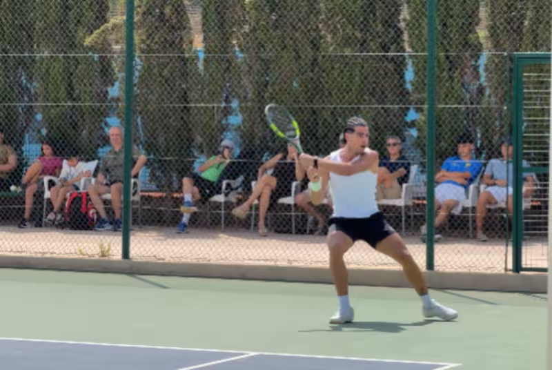 Carlos Alcaraz entrena con intensidad en Murcia. Foto: Germán Abril