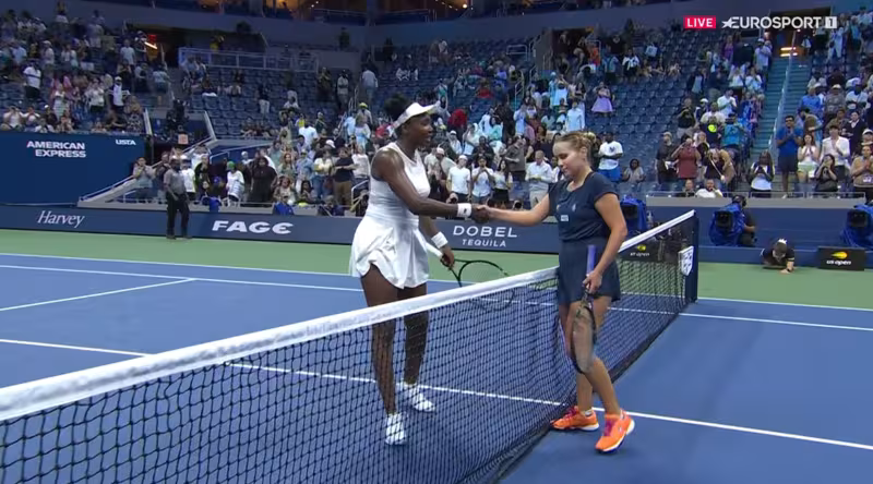 Venus Williams y Sofia Kenin se dan la mano en el US Open. Fuente: US Open