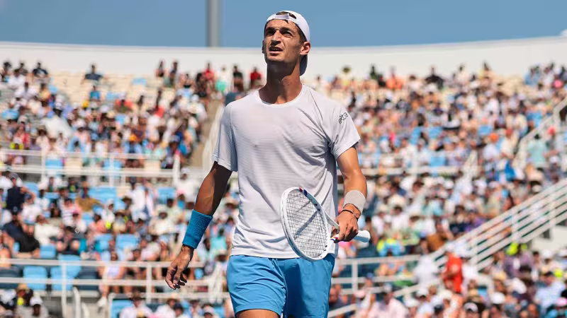 The ugly and unsportsmanlike gesture of Atmane that no one can understand. Photo: Getty Images