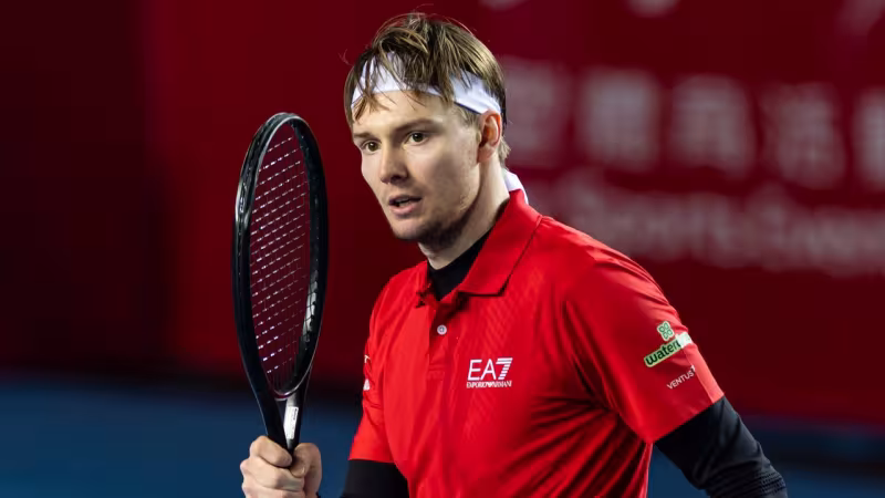 Bublik raccoglie il cavo con la sua opinione sulla Laver Cup. Fonte: Getty Images.