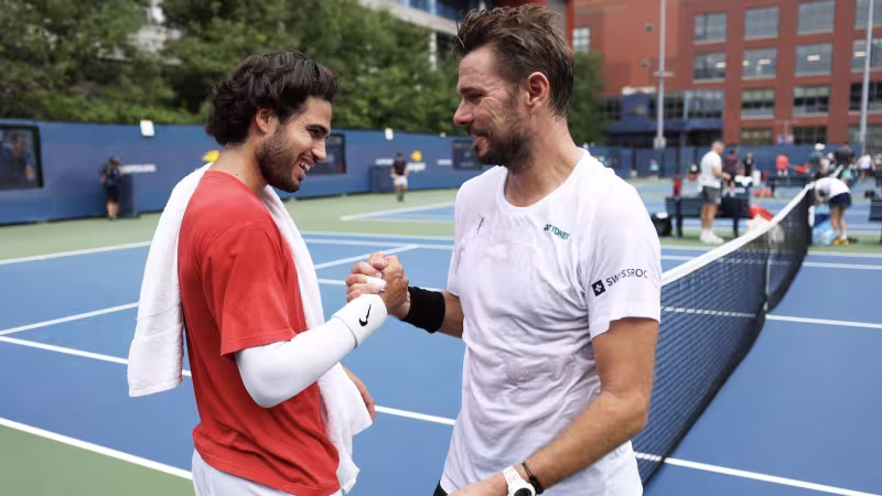 Carlos Alcaraz saluta Wawrinka. Foto: gettyimages