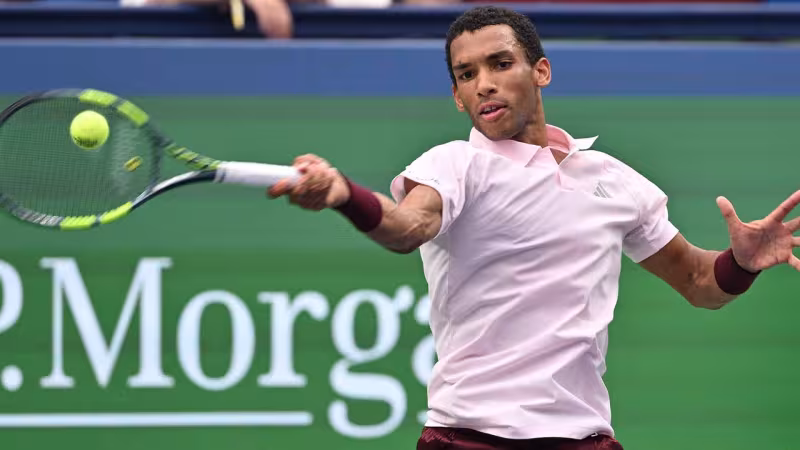 Félix Auger-Aliassime retires in Shanghai. Photo: gettyimages