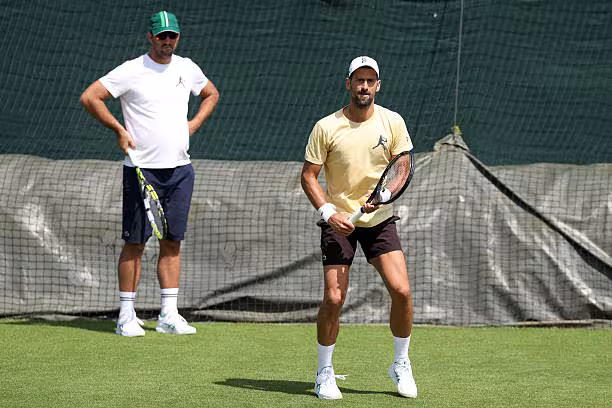 Djokovic enciende las alarmas antes de Wimbledon