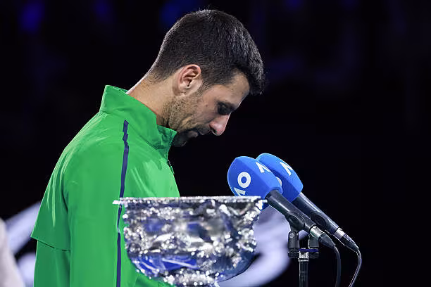 Djokovic, tras caer ante Alcaraz: "Todo fluía, sentía la pelota, y de repente llegó una caída brusca de energía, ya no soy yo mismo"