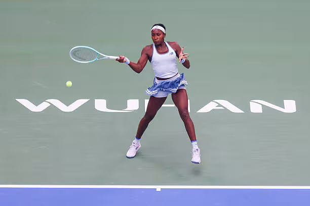  Gauff falla menos que Pegula y conquista Wuhan