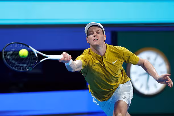 Horario y dónde ver el partido de cuartos de final de Jannik Sinner en el ATP Doha 2026 contra Jakub Mensik