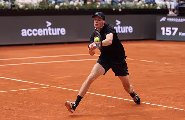Sinner eclipsa a Rublev para hacer historia en Roma